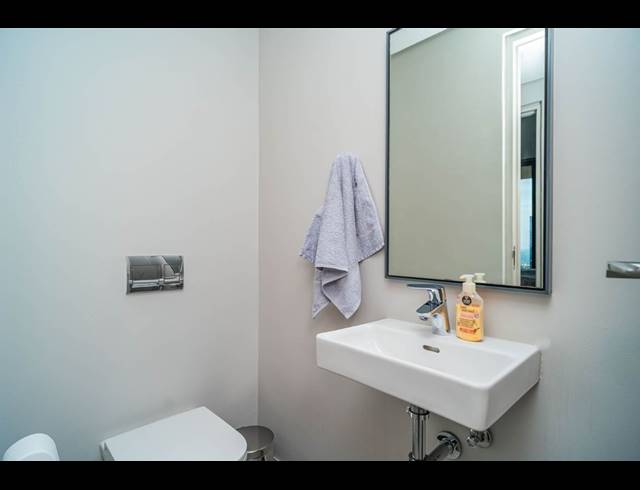 2 BEDROOM APARTMENT FOR SALE IN UMHLANGA RIDGE